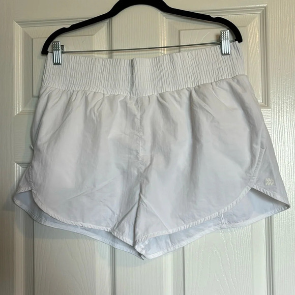 All In Motion women’s white lined 100% nylon shorts size large - Picture 1 of 9
